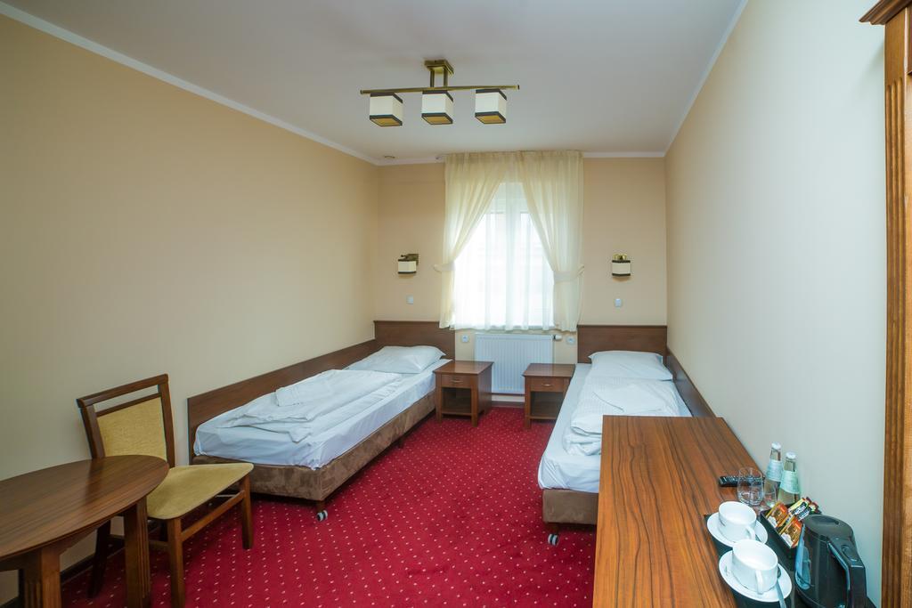 Hotel Grant Leszno  Exterior photo